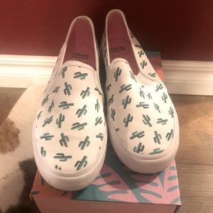 Less Slip On Cactus. Womens size: 11